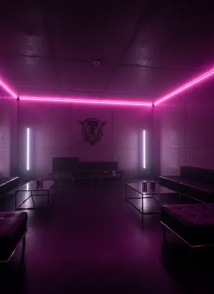 אווירת לאונג' ניאון עם תאורה מג'נטה-סגול וגרפיטי כבשה עדין